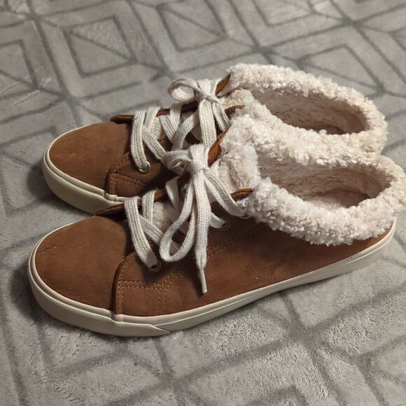 Justfab Madrista Faux Fur Sneaker Mule - Picture 2 of 7